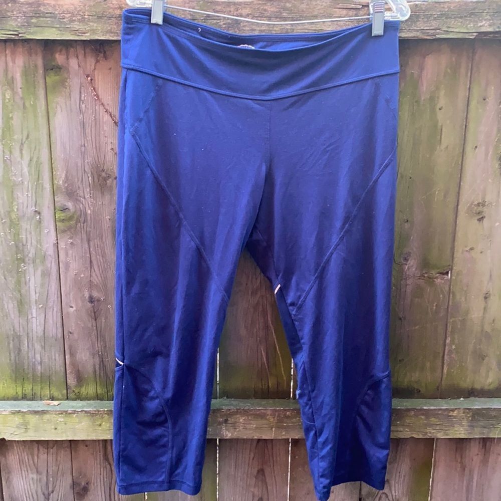 SO yoga capris sz. XL